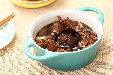 像素风格动作类肉鸽游戏《破咒剑士》现已在Steam新品节推出试玩Demo